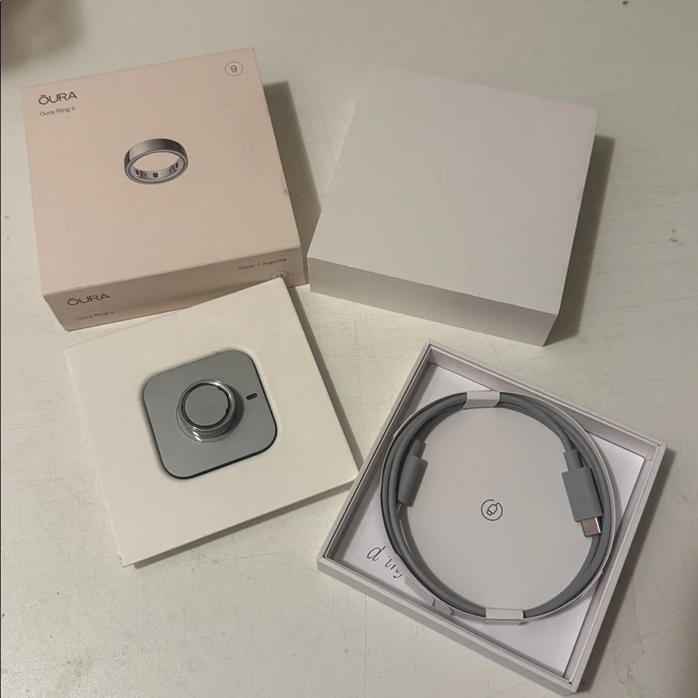 Oura Ring 4 in Silver, sizes 9 new in the box - Picture 6 of 9